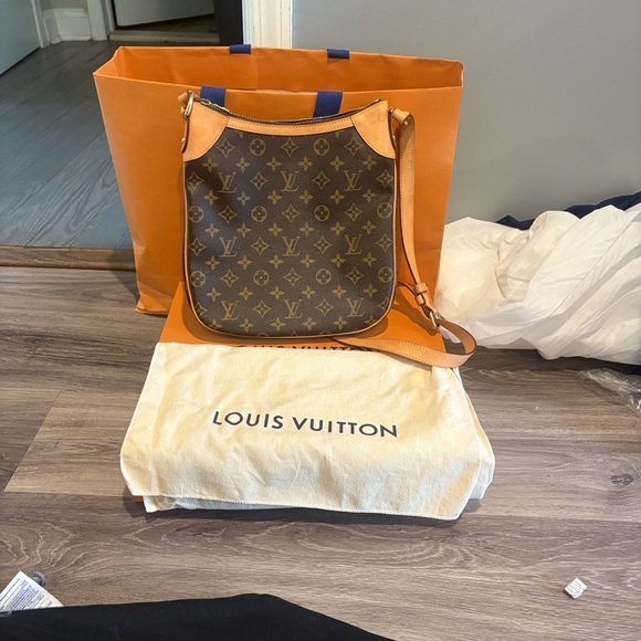 Authentic Louis Vuitton Odeon Crossbody - Picture 1 of 12